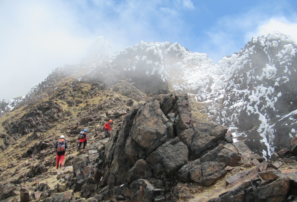 Gipfelbesteigung Illiniza Norte (5.126 m) & Fahrt in den Cotopaxi Nationalpark